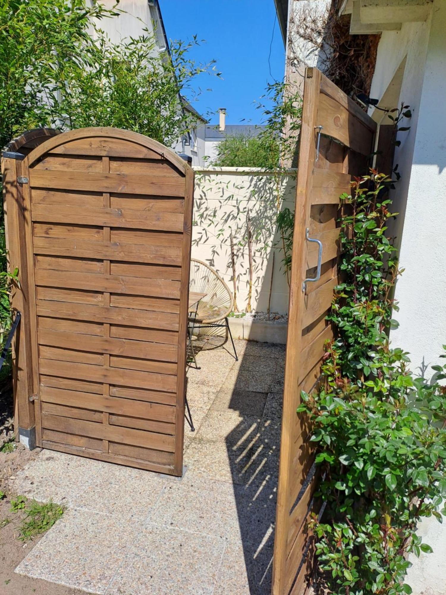 Joli Studio Au Calme Dans Un Jardin Privatif Ouistreham Exteriér fotografie